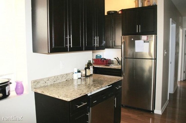 Building Photo - 2 br, 2 bath Townhome - 1625 W Diamond St 1