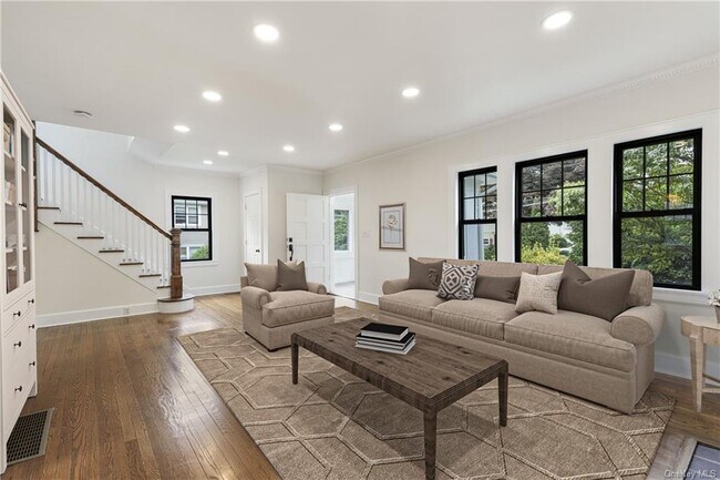 Building Photo - 727 Pelhamdale Ave
