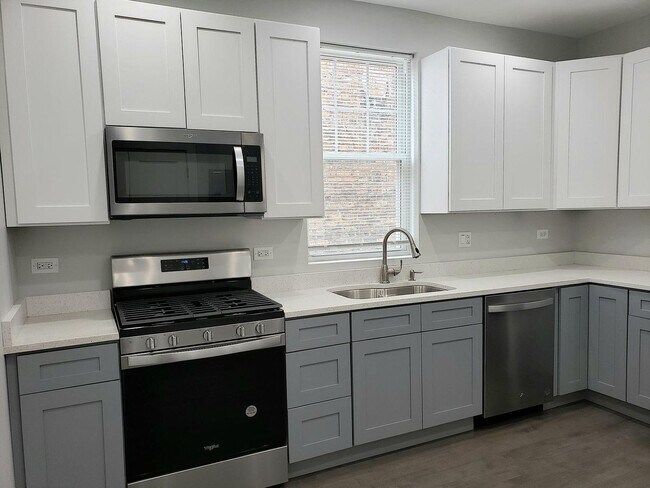 Building Photo - 4135 N Francisco Ave