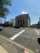 Building Photo - 400 York Rd