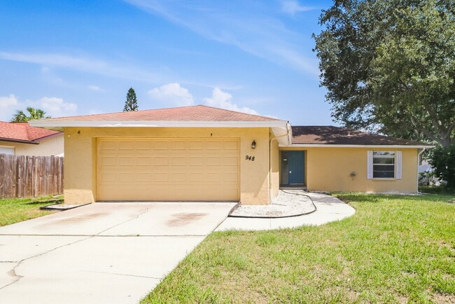 Building Photo - 948 16th Ln