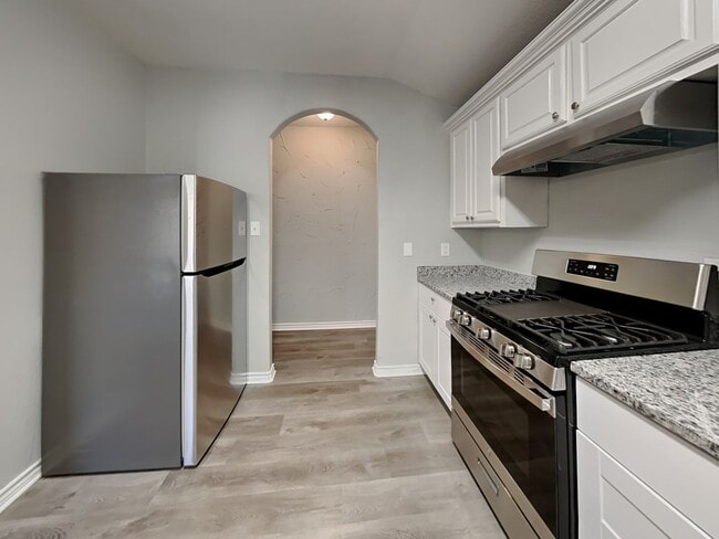 Foto del edificio - Updated 4-Bedroom Corner Lot Home with Granite Kitchen in Irving, TX