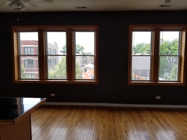 Building Photo - 537 N Ashland Ave