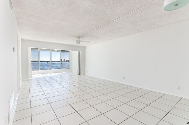 Foto del edificio - 52 Yacht Club Drive, North Palm Beach, FL ...