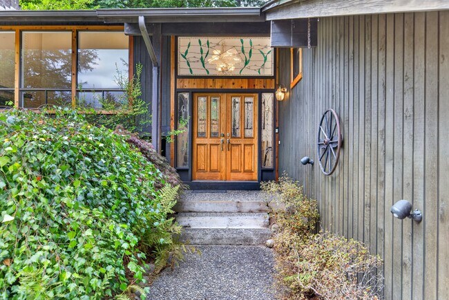 Building Photo - Mid-Century Gem with Hot Tub, Large Deck, and Bonus Rooms in Issaquah – 4 Bed, 3 Bath, 2,940 Sq Ft
