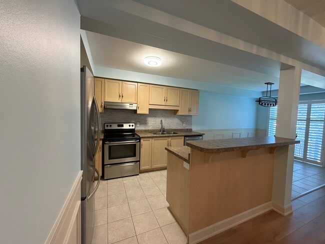 Building Photo - 32 Elderberry Av