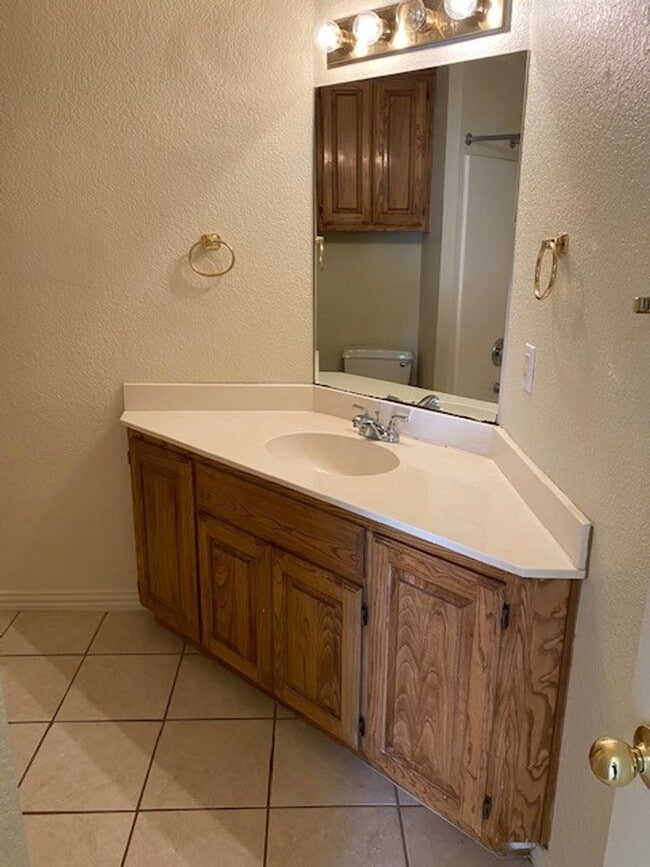 Foto del edificio - 3 BEDROOM 2 BATH 2 CAR GARAGE