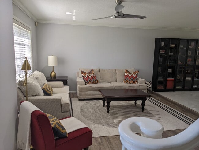 Building Photo - 90 SW 5th Ave