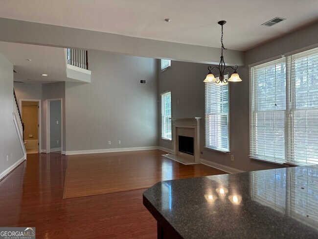 Building Photo - 669 Maple Grove Way
