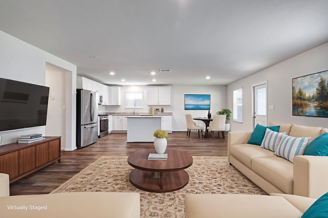 Foto del edificio - Modern Two-Story with Office, Loft, and Covered Patio