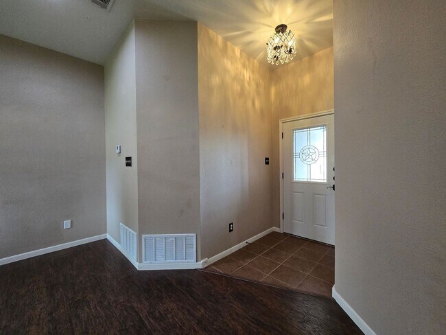 Foto del edificio - RENT REDUCTION - AVAILABLE NOW!