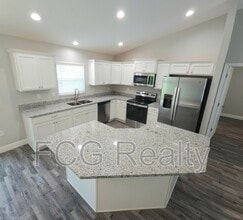 Building Photo - 8027 N Independence Way