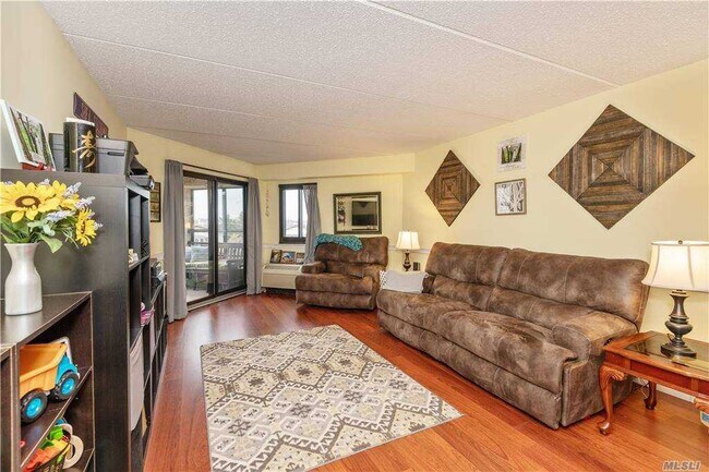 Building Photo - 725 Miller Ave