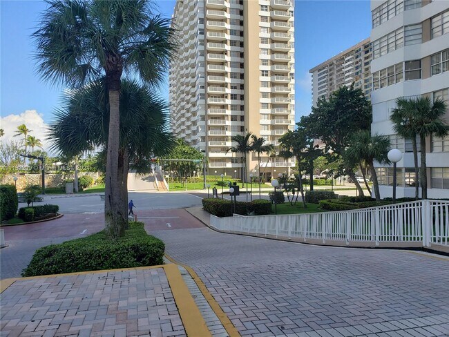 Building Photo - 1985 S Ocean Dr