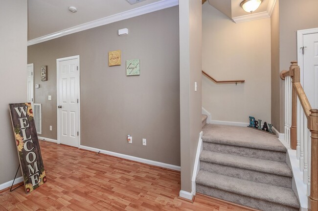 Building Photo - Roomy 3 Bedroom 2.5 Bath Townhome in Willi...