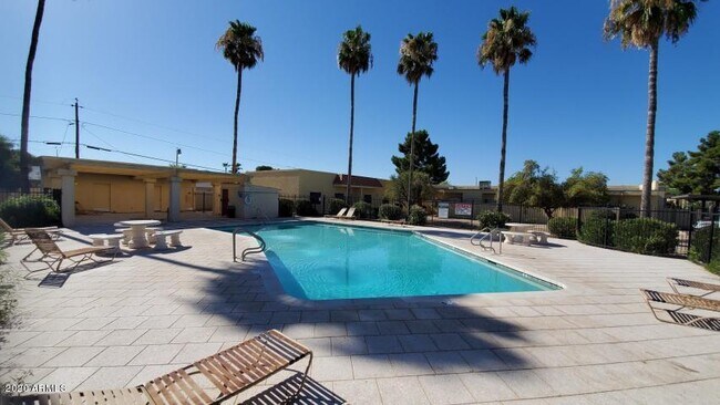 Foto del edificio - 17227 N 16th Dr