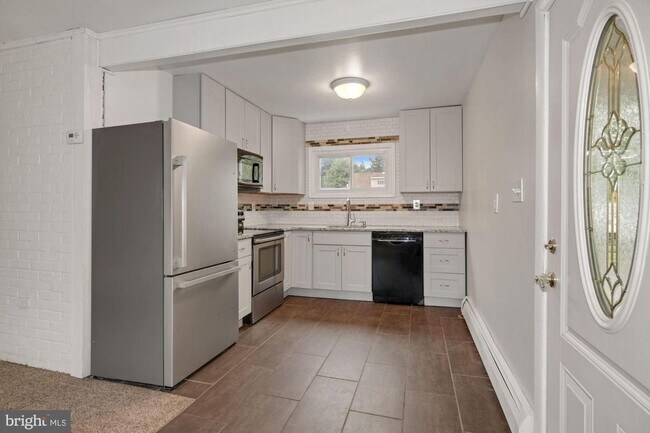Foto del edificio - Welcome to this 4 bedroom 2 bath home in t...