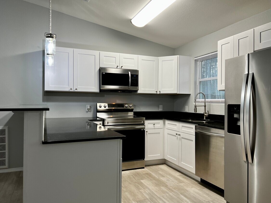 Kitchen - 224 White Eagle Trl