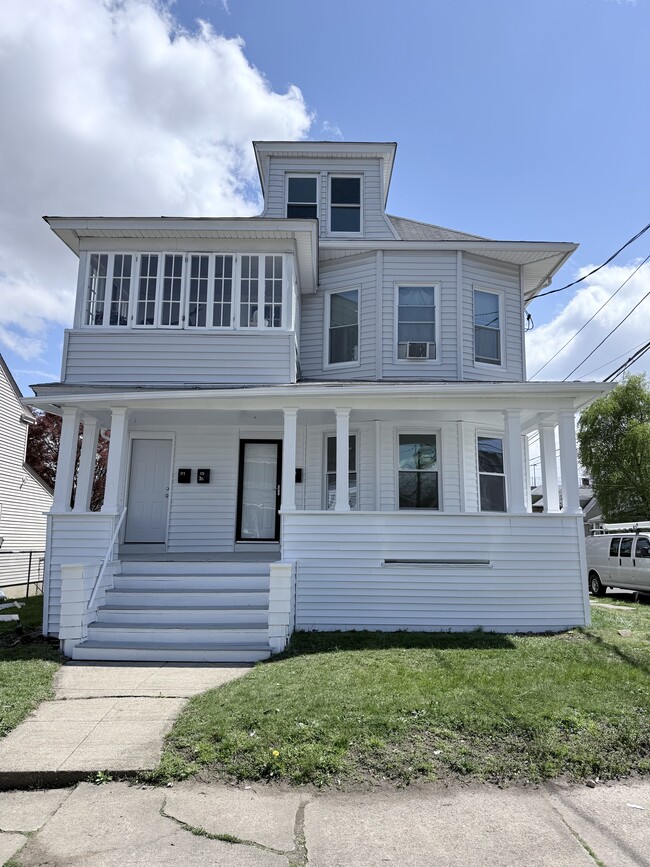Building Photo - 173 Fairview Ave