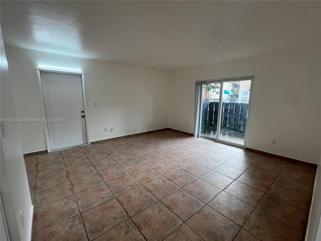 Building Photo - 10756 N Kendall Dr