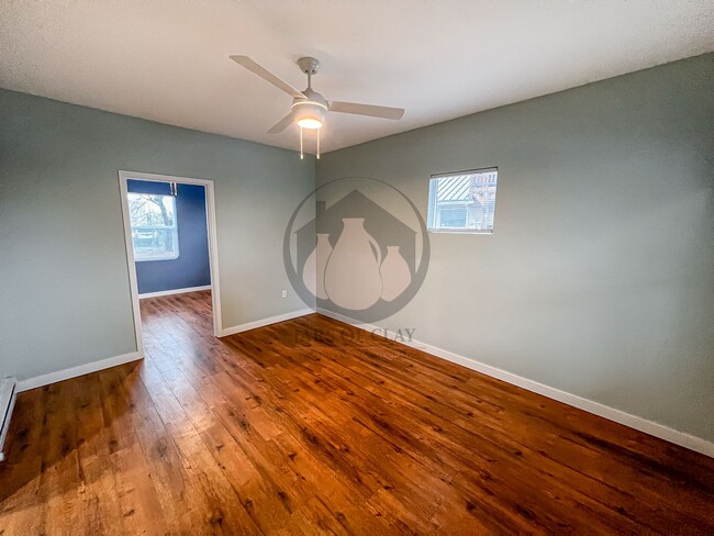 Building Photo - Adorable Craftsman Home in SE Salem