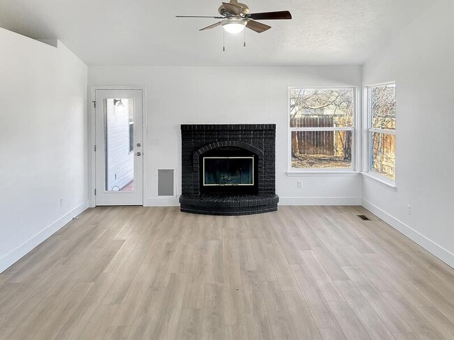 Building Photo - 5317 N Candlestick Ave