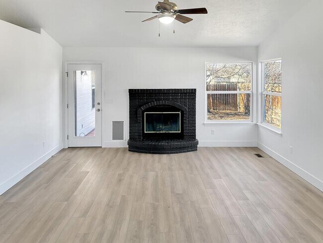 Foto del edificio - 5317 N Candlestick Ave