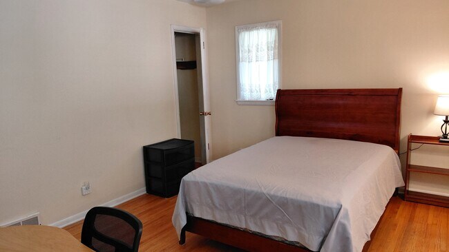 Foto del edificio - 6412 Mendelssohn Ln