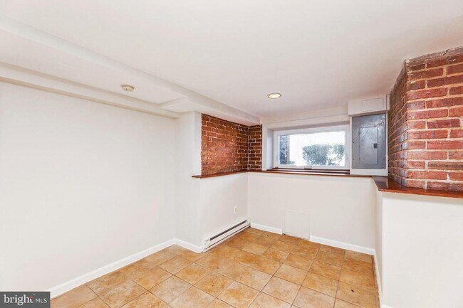 Building Photo - 1332 Girard St NW