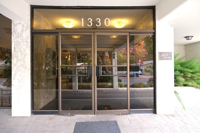 Building entry - 1330 University Dr