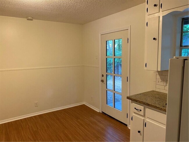 Foto del edificio - 8309 Hathaway Dr