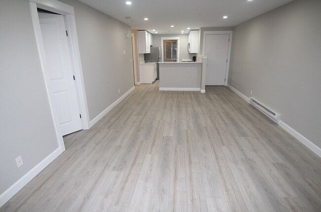 Building Photo - REMODELED KIRKLAND 2 BED CONDO FOR RENT W ...