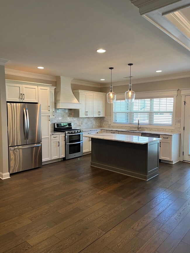 Open Kitchen - 1045 Presidents Ln