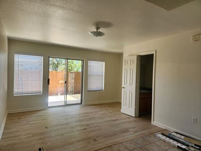 living room & half bathroom - 2530 Hartnell Ave