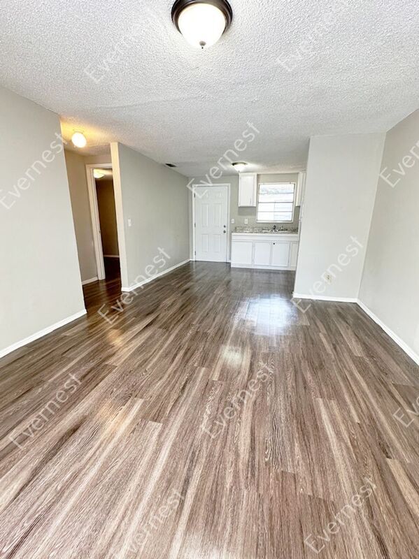 Building Photo - 1204 E 99th Ave