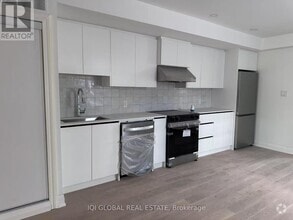 Building Photo - 475 Ossington Ave