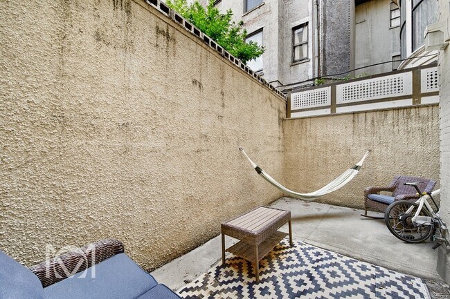 Foto del edificio - 42 Riverside Dr