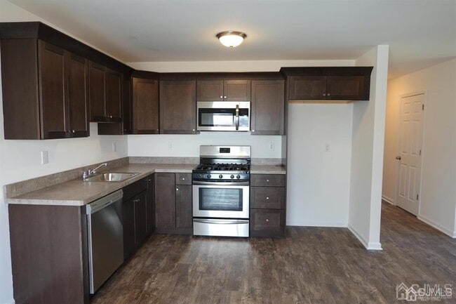 Foto del edificio - 381 Highland St