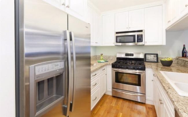 Building Photo - Gorgeous Russian Hill 2BD/2BA Condo with W...