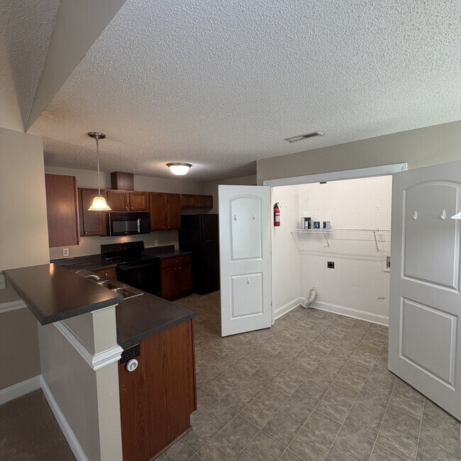 Foto del edificio - 2552 Saddleback Dr