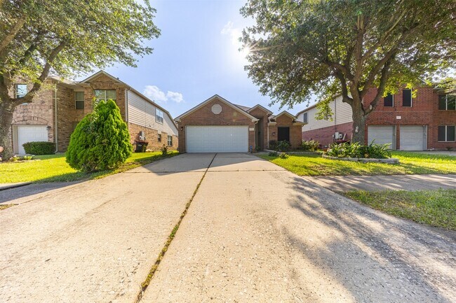 Foto del edificio - 2203 Mountain Ranch Dr