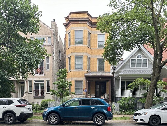 Foto del edificio - 3258 N Racine Ave