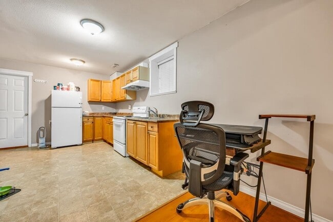 Building Photo - 18991-1870A 70a Ave