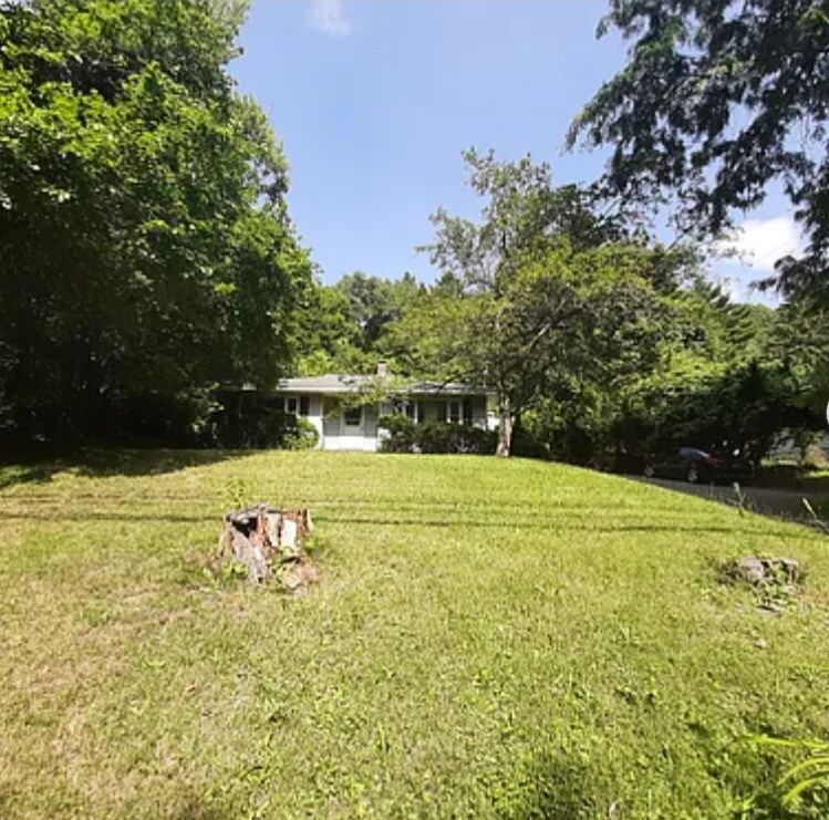 Foto principal - 357 Albany Shaker Rd