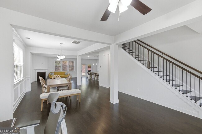 Building Photo - 1415 Dahlia Dr