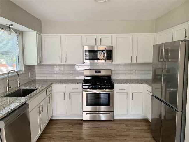 Building Photo - 1604 Middleway Rd