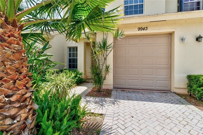 Building Photo - 9943 E Villa Cir