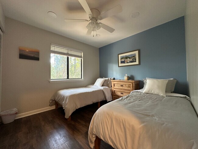 Foto del edificio - 111 Seaparc Cir