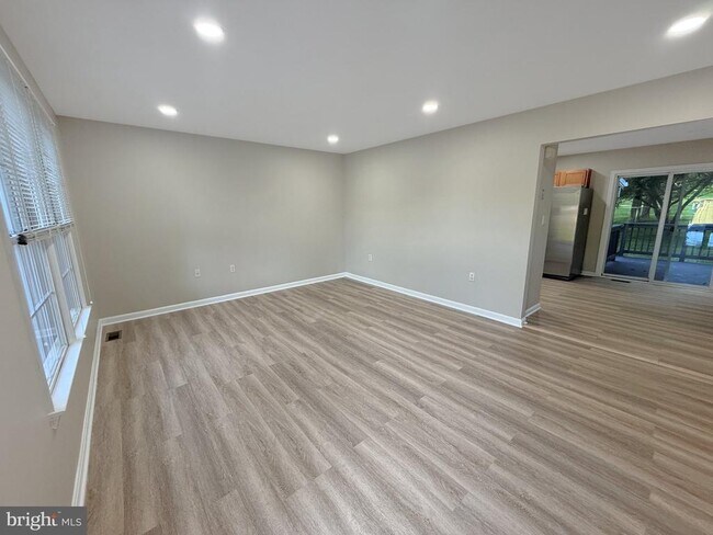 Building Photo - 9549 Fingerboard Rd