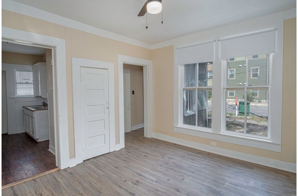 Foto principal - 111 S Olive St